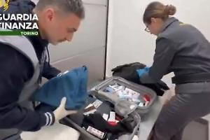 Viagra, antidepressivi e anticoagulanti nascosti in valigia: blitz a Caselle