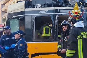 Milano, tram deraglia in viale Vittorio Veneto: un morto e 39 feriti. La Procura apre un’inchiesta per omicidio colposo