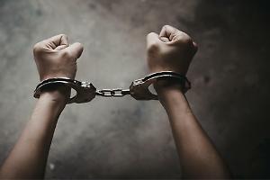 Finto carabiniere raggira un’anziana: arrestati due ventenni con oltre un chilo d’oro