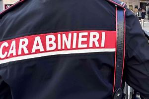 Spaccata all’alba e fuga finita contro un’auto: arrestato 33enne