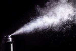 Spray al peperoncino e calci in faccia per un marsupio: banda arrestata