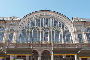 Sesso nei bagni di Porta Nuova. Una dodicenne accusa. Due studenti rischiano il processo