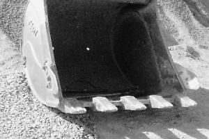 Colpito alla testa da una benna: operaio ferito in un cantiere a Traves