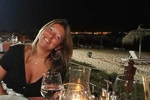 Consigliera FdI aggredita davanti alle case popolari: “Spinta e colpita in via Ghedini”