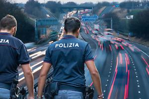 Sassi contro i tir sull’autostrada A4: paura nel Novarese, indaga la Polizia stradale