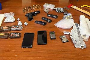 Torino, droga e armi da guerra in casa: arrestato un 49enne