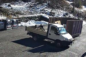 Saccheggia l’ecocentro e accumula rottami in casa: pensionato denunciato nelle Valli di Lanzo