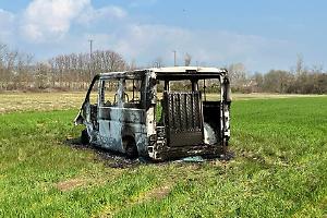 Furgone per disabili cannibalizzato e dato alle fiamme: shock a Rivalta di Torino