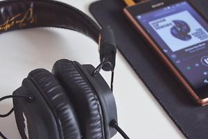 Torino, l’incubo di Halloween e la rivincita nel rap: “Avevo un coltello alla gola, ora racconto la mia notte”