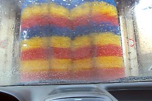 Autolavaggi degli schiavi: 30 euro per undici ore di lavoro, famiglia indagata a Torino