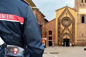 Spari davanti al Duomo: uomo ferito alle gambe in pieno centro a Chivasso