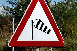 Vento forte in tutto il Piemonte: raffiche oltre i 100 km/h, blackout e strade chiuse