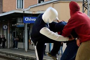 Stazione di Chivasso, è di nuovo caos: maxi rissa per un monopattino, sicurezza fuori controllo