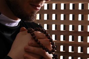 In aula lo scontro su don Paolo Bianciotto: aiuto ai bisognosi o circonvenzione?