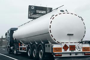 Maxi furto di carburante: 17 camionisti indagati. Un sistema organizzato e 3.700 litri sequestrati