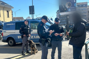 Torino, stretta sullo spaccio in piazza Bengasi: tre arresti e controlli a tappeto