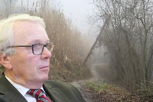 Il paese messo in ginocchio dalle frane e dai ritardi negli interventi: il sindaco convoca i cittadini. Assemblea il 10 aprile