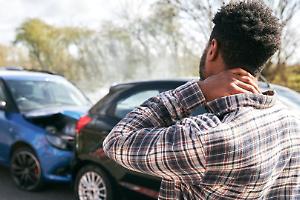 Torino, schianto e auto ribaltata verso la tangenziale: traffico in tilt a Stupinigi