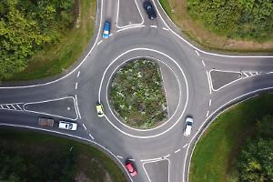 Un incrocio critico diventa simbolo di sicurezza: svolta per la viabilità locale a Nole