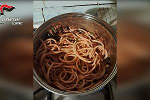 Cena con sonnifero: finta chef narcotizza un anziano e lo deruba, arrestata con il complice