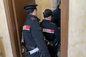 Uccide l’ex moglie e il compagno, poi si suicida dal castello