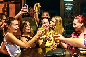 “Troppo rumore la sera”: la sindaca chiude in anticipo un bar per 10 giorni