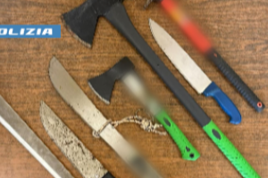 Lite con machete in strada: arrestato un uomo a Torino