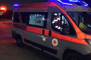 Lite all’alba a Barriera di Milano, 29enne ferito alla gola con cocci di bottiglia