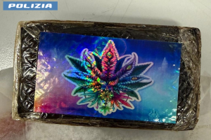 Fermati con quasi 1 kg di hashish: tre giovanissimi arrestati a Torino