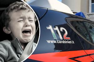 Intrappolato nell’auto sotto gli occhi dei genitori: corsa contro il tempo per salvare un bimbo di 2 anni