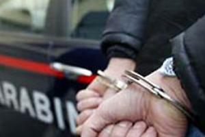 Violenza tra le mura domestiche: botte, minacce e pedinamenti. Due arresti a Settimo Torinese