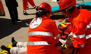 Piossasco, precipita in un pozzo da 12 metri nel cortile di una villetta: salva per miracolo