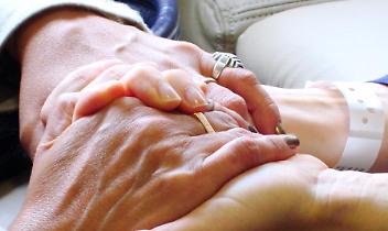 Lutto cittadino a Cumiana per famiglia morta in scontro auto