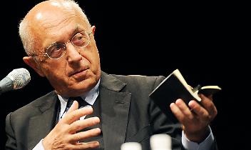 Autobus troppo carichi di studenti, denuncia a Guariniello