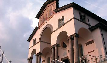 SAN COLOMBANO BELMONTE. Vasto incendio boschivo minaccia il Santuario dei frati