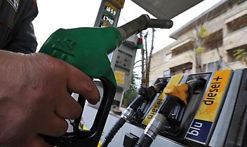 Benzina ai minimi dal 2021: perch&eacute; oggi fare il pieno costa meno