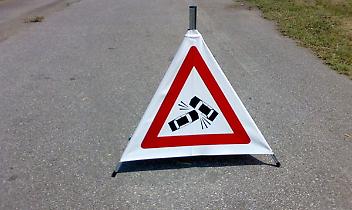 CASELETTE. Moto tampona auto, muore donna