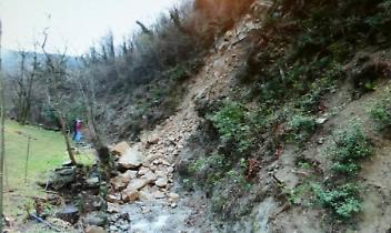 SANT'ANTONINO. Si stacca frana, 10 persone bloccate in valle di Susa