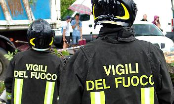 TROFARELLO. Brucia tetto, evacuato palazzo