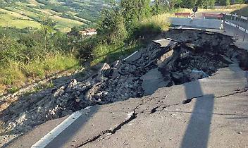 COAZZE. Il maltempo causa uno smottamento in Val Sangone