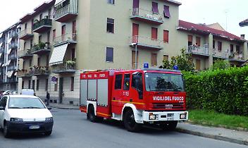 VINOVO. Incendio doloso distrugge compattatori di rifiuti 