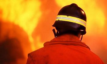 CARIGNANO. Incendio danneggia due magazzini, cortina fumo nel Torinese