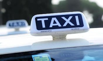 Rubava e poi fuggiva in taxi