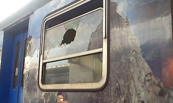 CONDOVE. Pietre contro treno, indaga la polizia