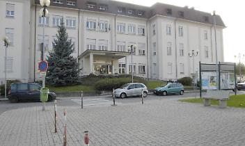 ISSIGLIO. Si presenta in ospedale con una ferita d'arma da fuoco