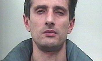 NONE. Uccide il figlio tossicodipendente dopo una lite