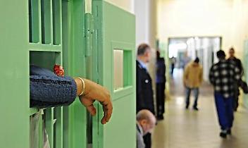 Botte in carcere, la parola alle difese: “Non c’è stata violenza. Solo paura e caos"