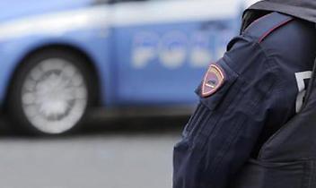 Droga, armi e munizioni in un garage: quattro arresti, sequestrati oltre 42 kg di stupefacenti e un fucile a pompa