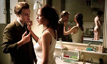 10 Film e Serie TV sexy da guardare sotto le coperte