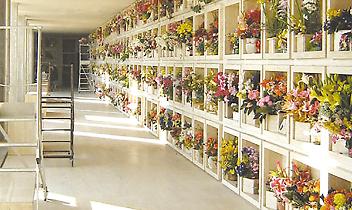 Dramma al cimitero: il custode si toglie la vita